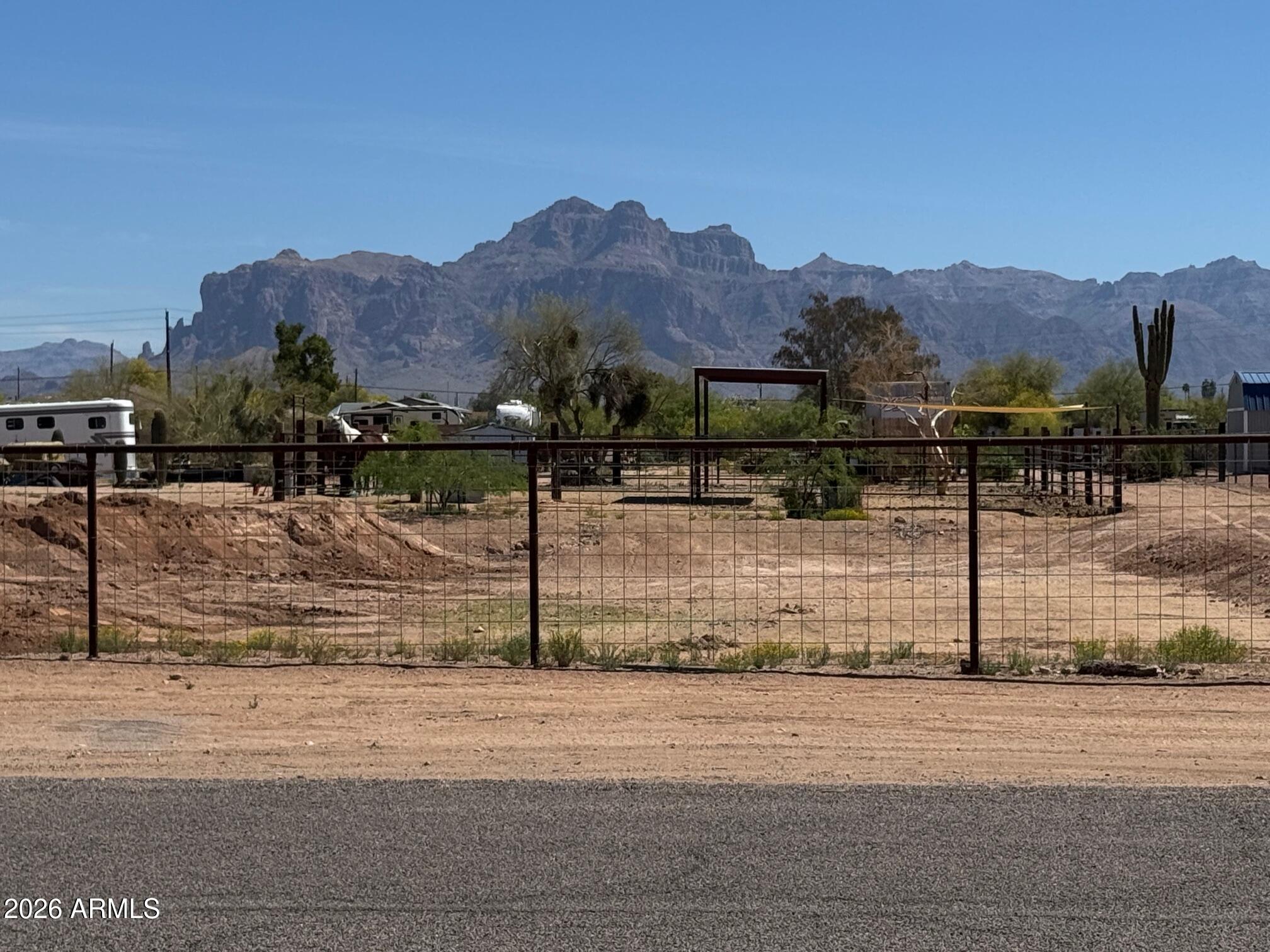 1922 N DESERT VIEW Drive