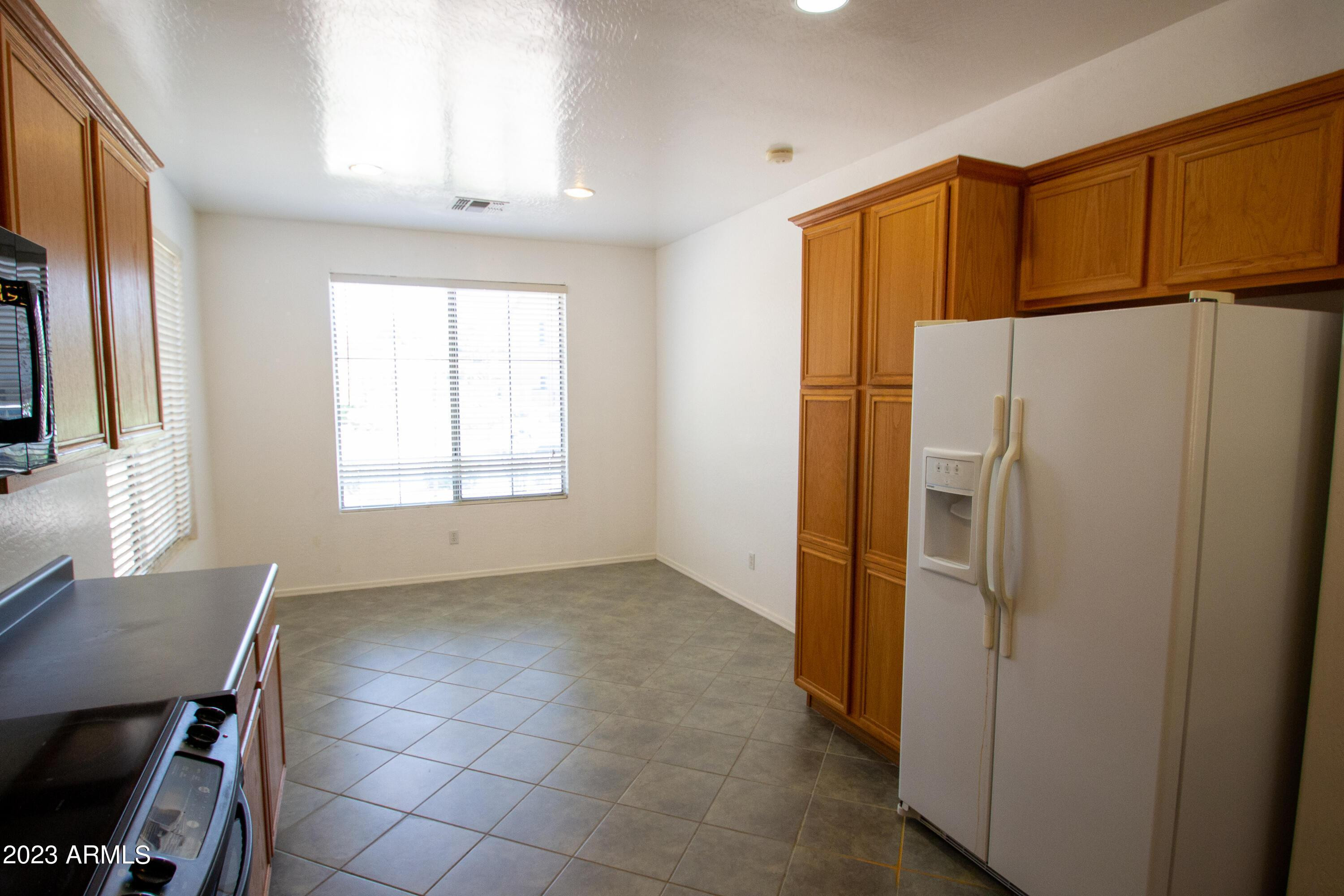 3381 W THOREAU Lane