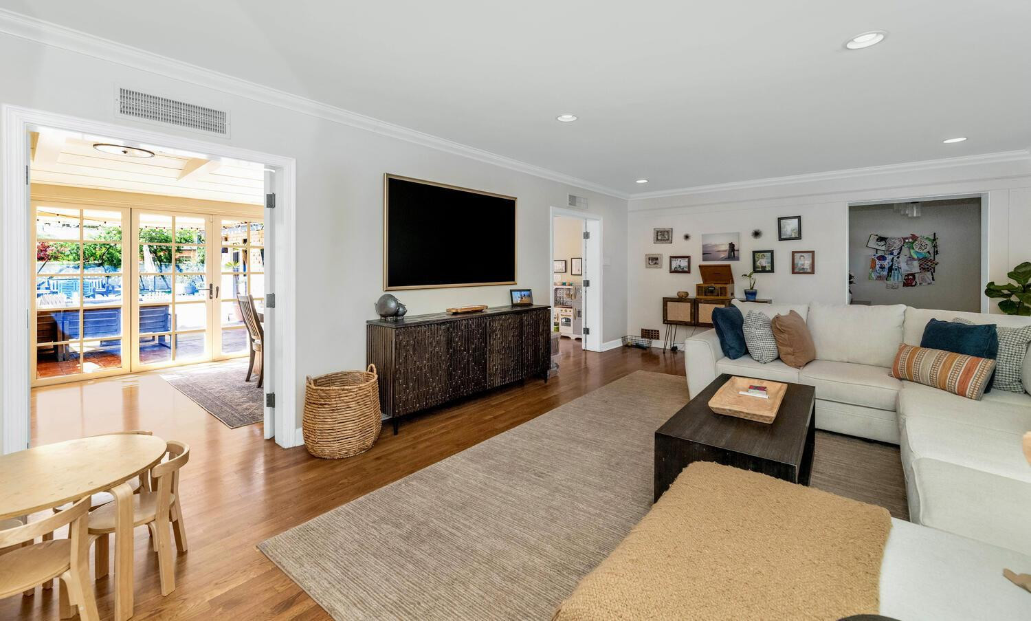 1021 W Encanto Boulevard