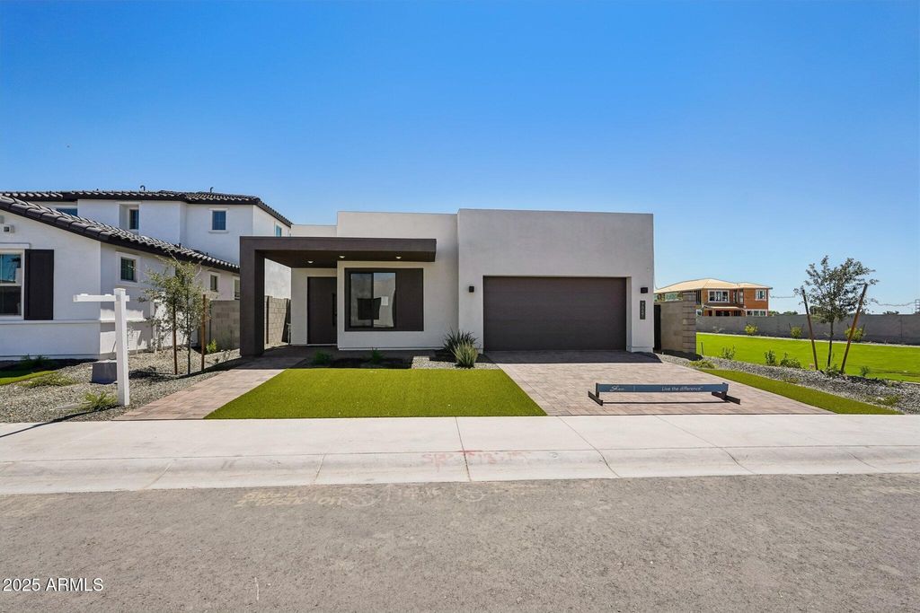 Photo of 7957 W Griswold Road, Peoria, AZ 85345 (MLS # 6916531)