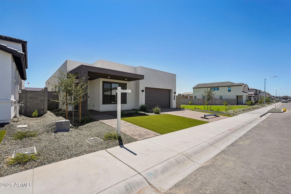 Photo of 7957 W Griswold Road, Peoria, AZ 85345 (MLS # 6916531)