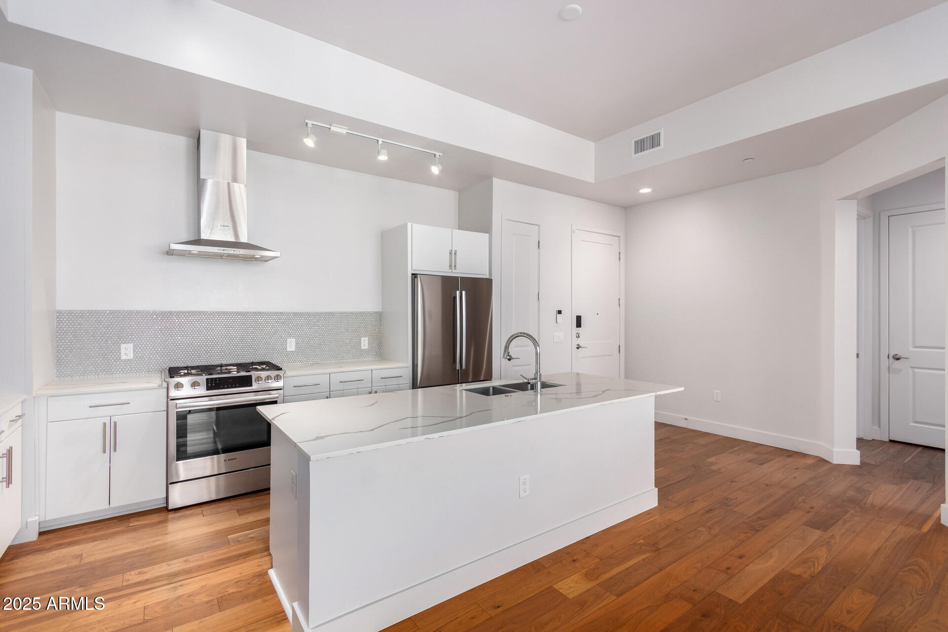 3131 N CENTRAL Avenue 7002