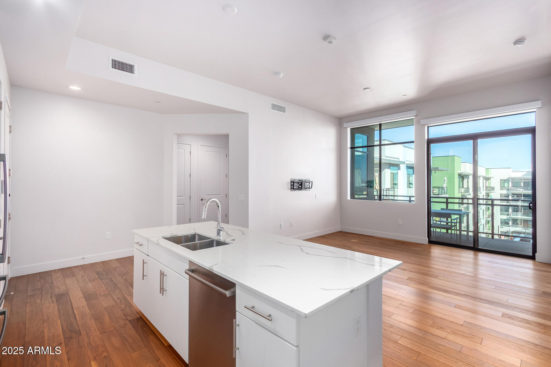 3131 N CENTRAL Avenue 7002