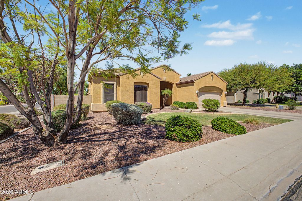Photo of 3006 E Muirfield Street, Gilbert, AZ 85298 (MLS # 7017725)