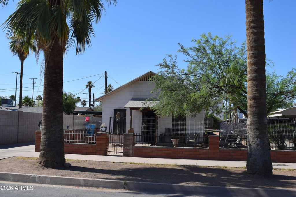 Photo of 1021 E Taylor Street, Phoenix, AZ 85006 (MLS # 7032747)