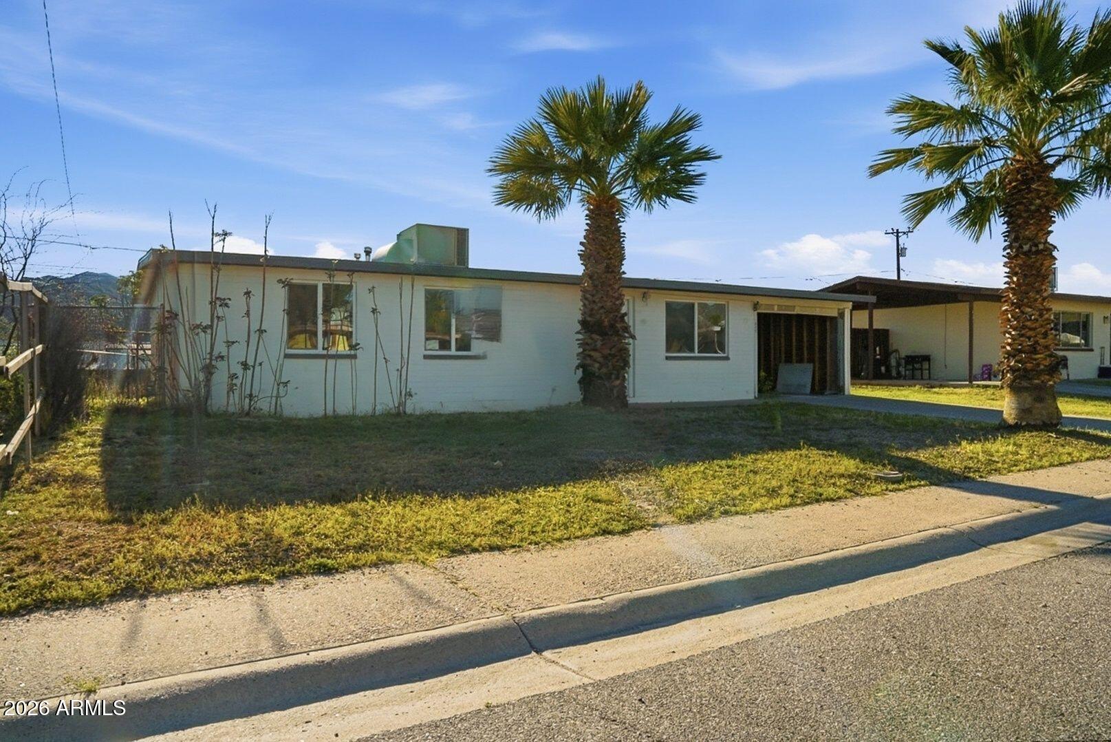 427 W GREENWICH Road