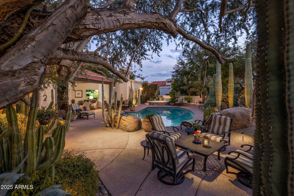 Photo of 8255 E Vista De Valle, Scottsdale, AZ 85255 (MLS # 6889513)