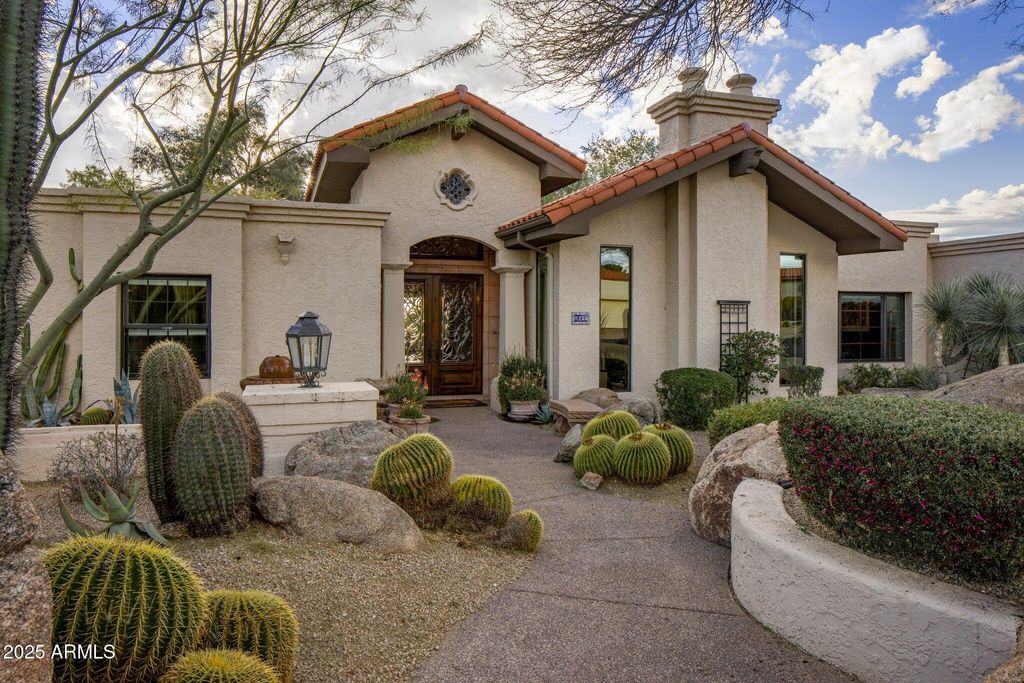 Photo of 8255 E Vista De Valle, Scottsdale, AZ 85255 (MLS # 6889513)