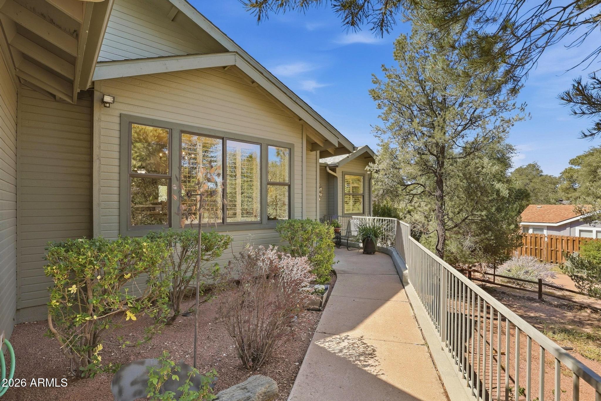 823 W Overland Road
