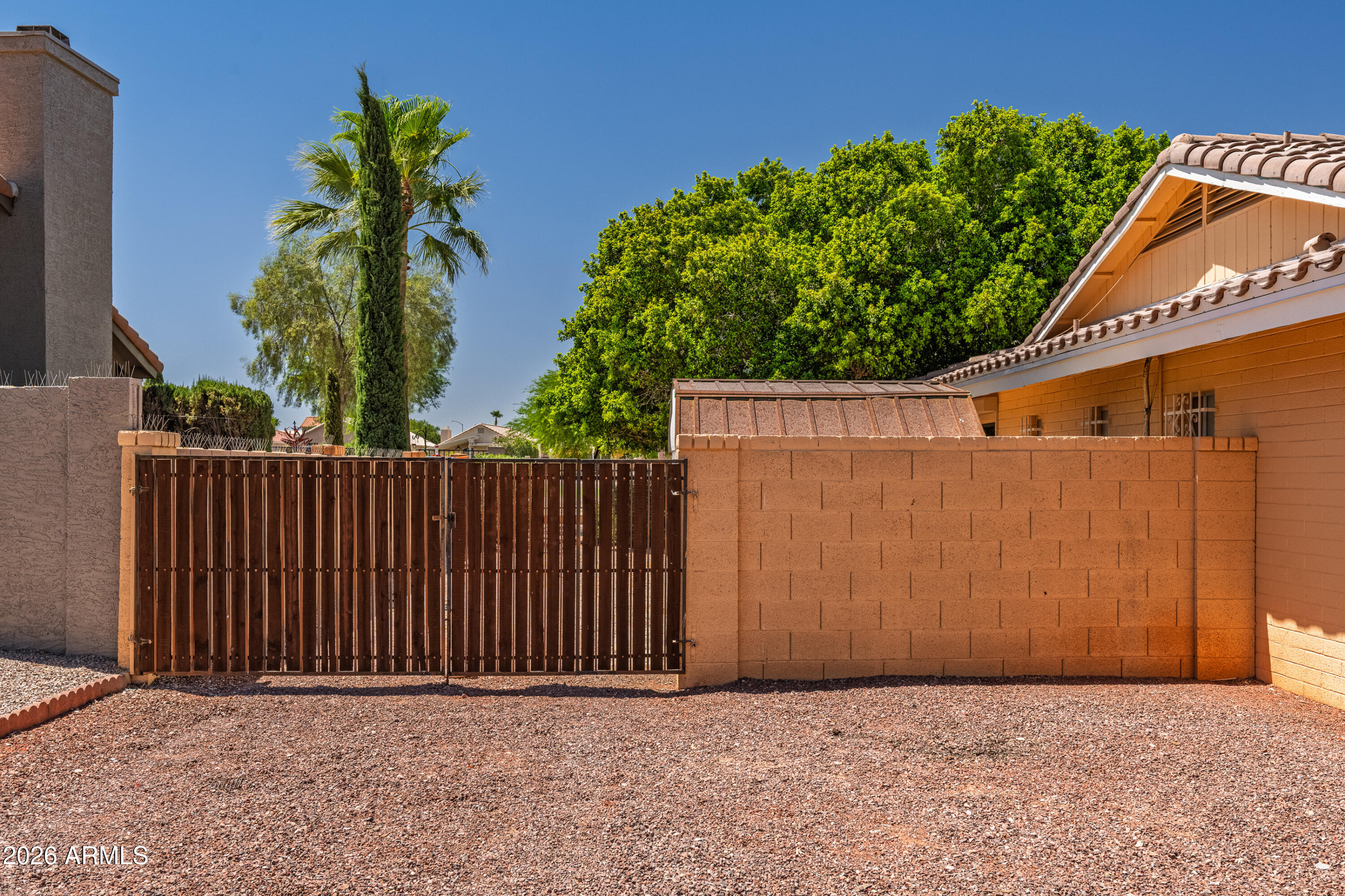 6233 E CAMELOT Drive