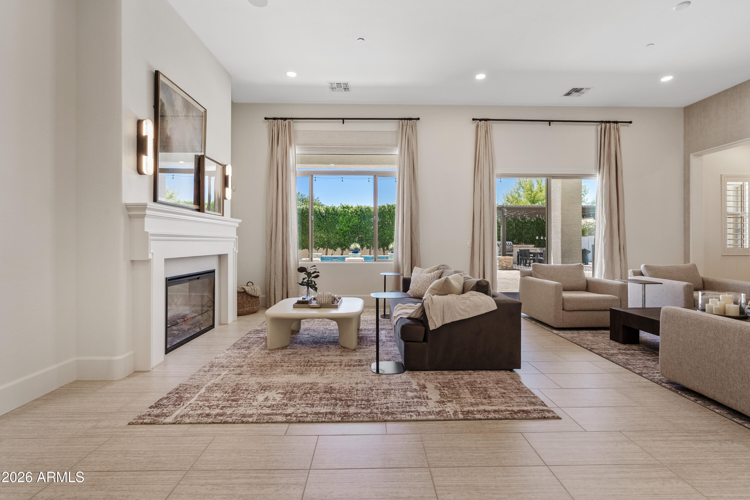 3939 E ENCANTO Street