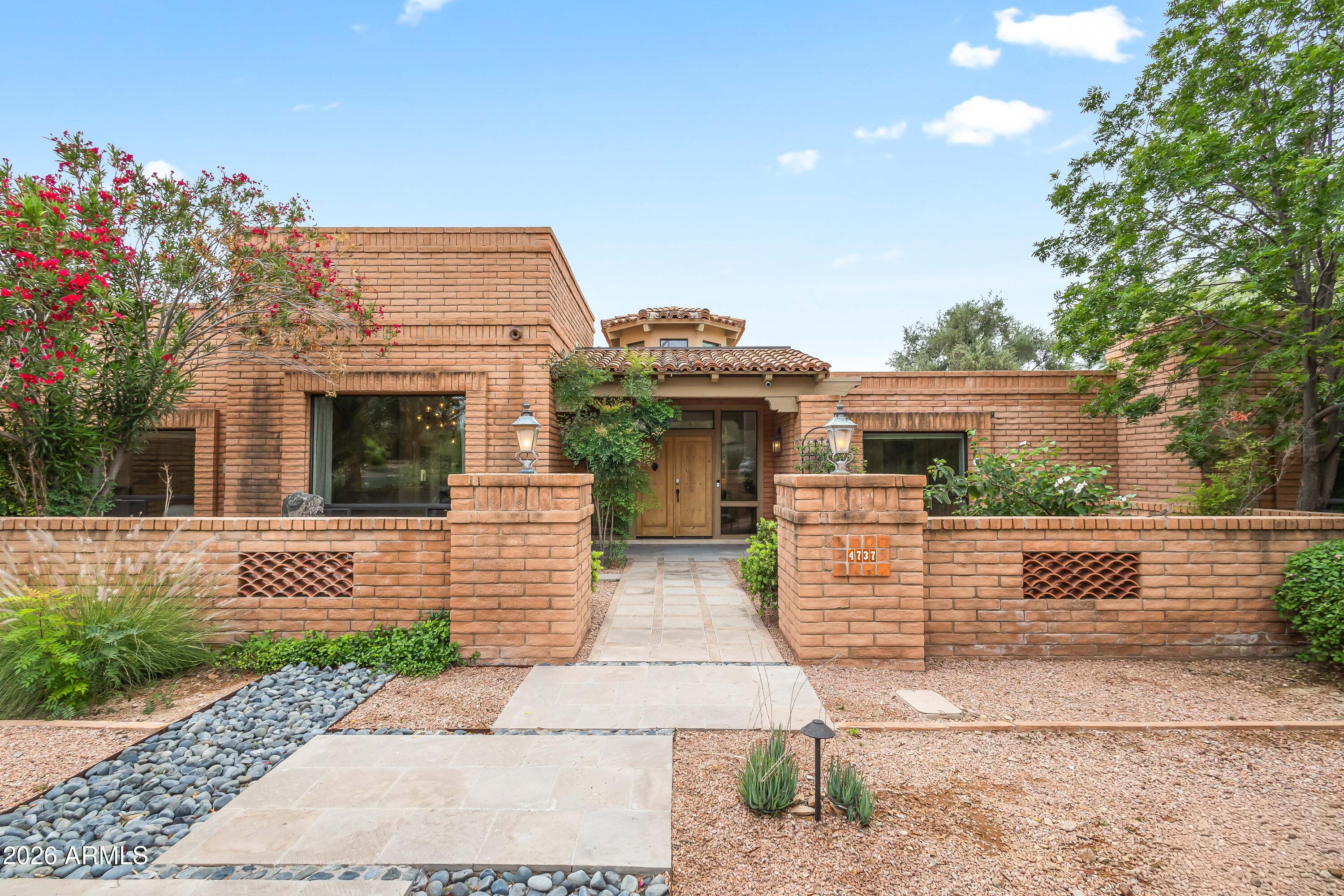 4737 E VALLEY VISTA Lane