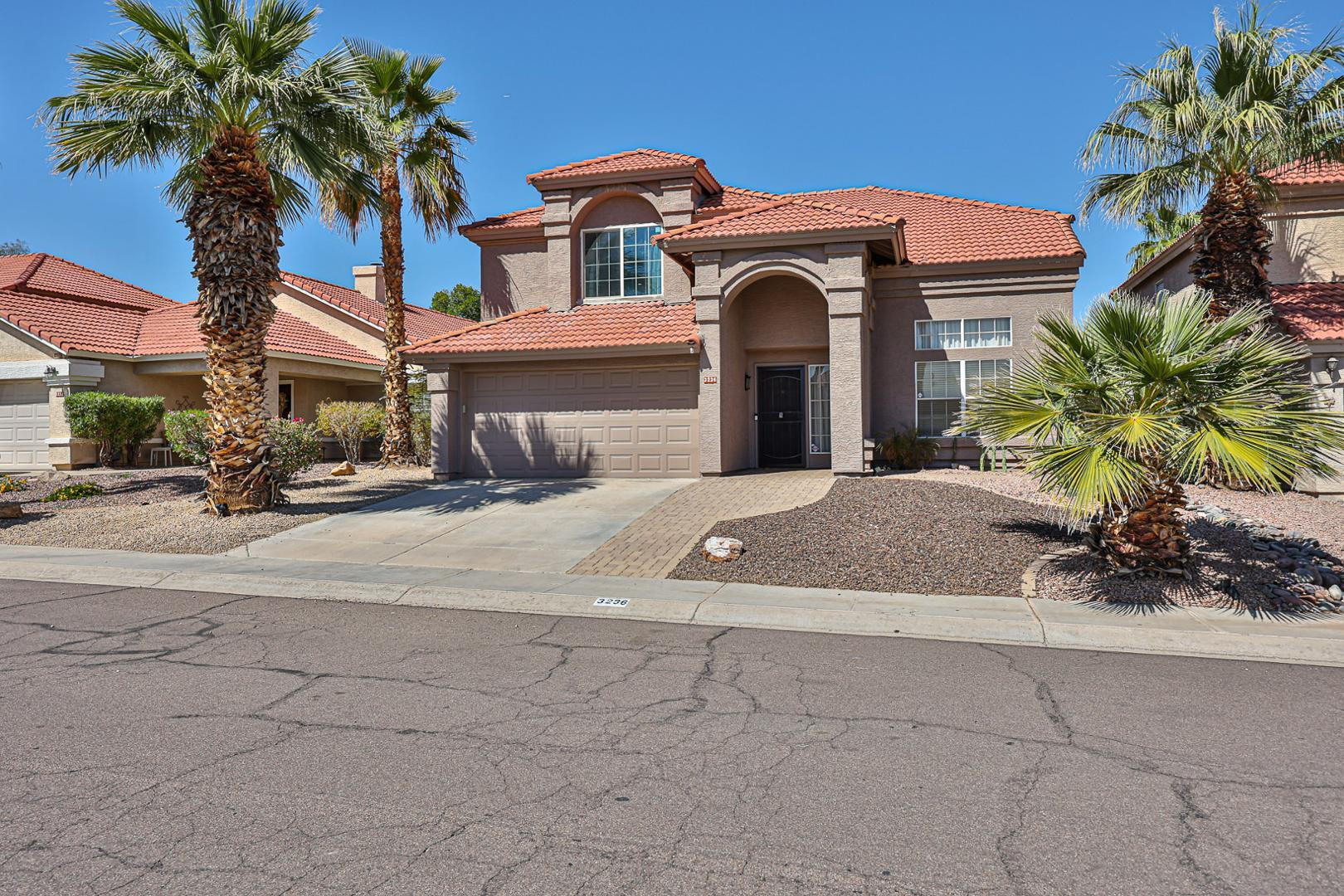 3236 E Hiddenview Drive