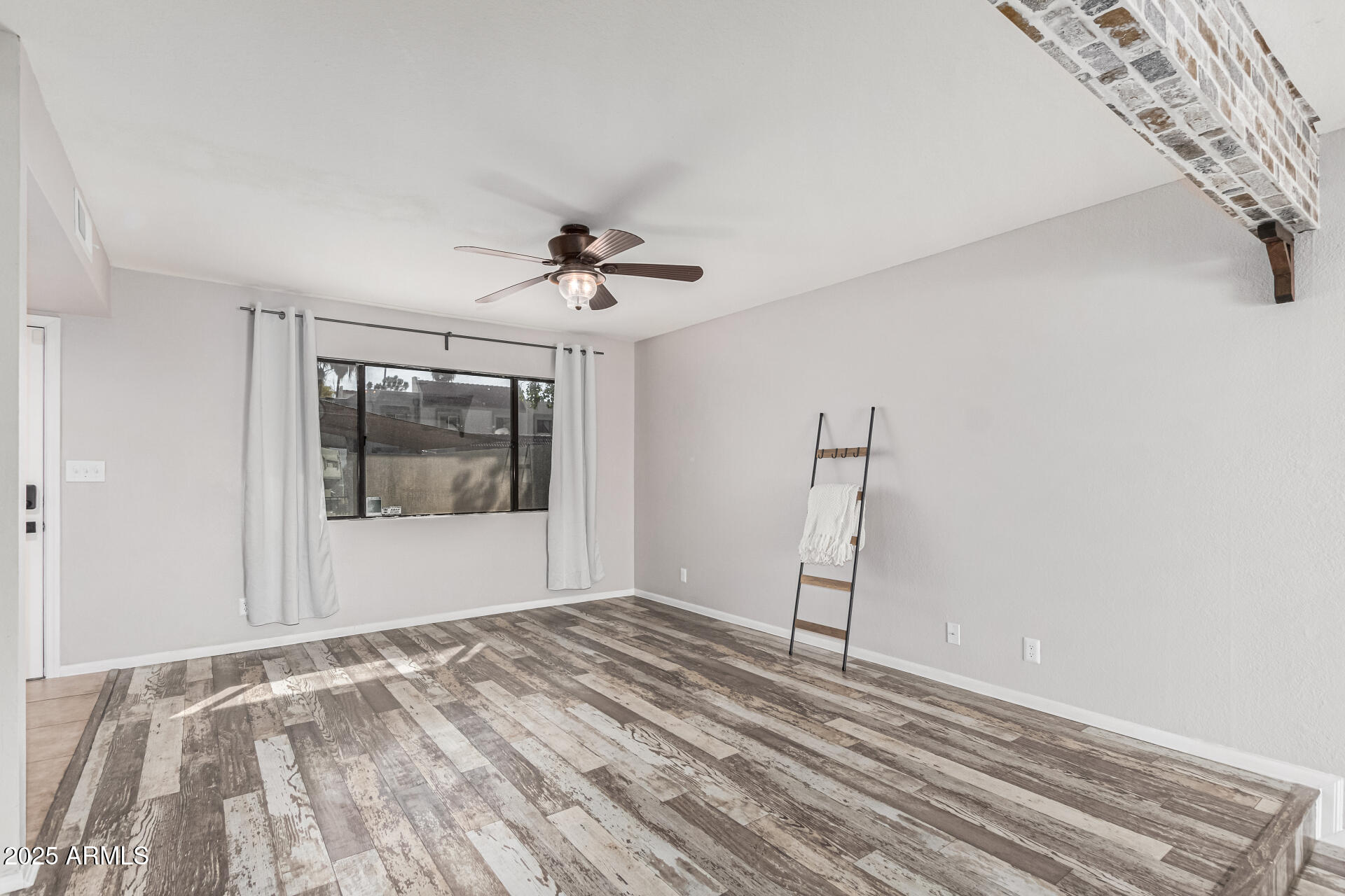 2524 S EL PARADISO -- 121