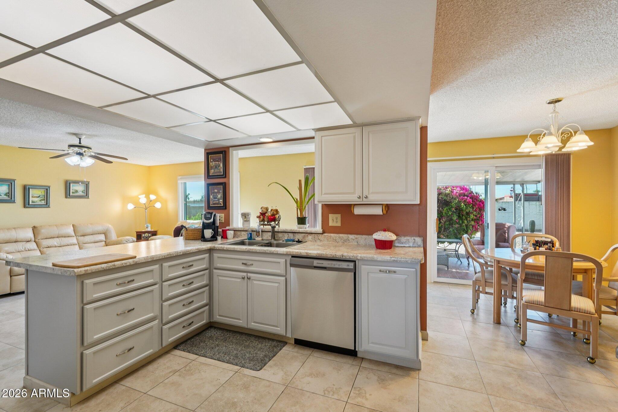 9843 W WRANGLER Drive