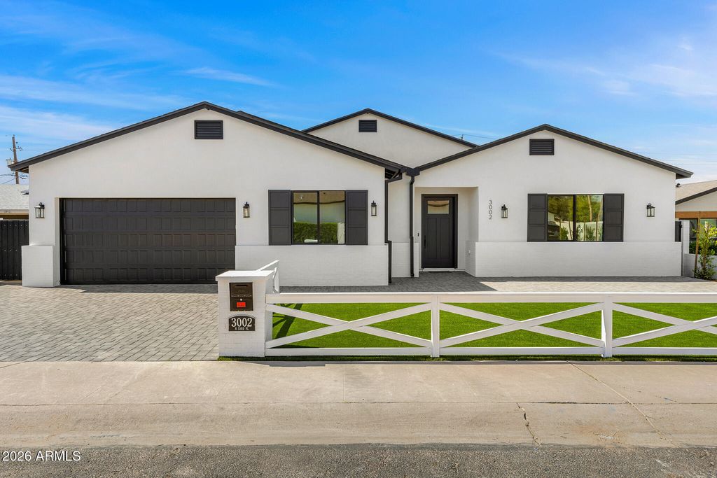 Photo of 3002 N 53rd Place, Phoenix, AZ 85018 (MLS # 6999889)