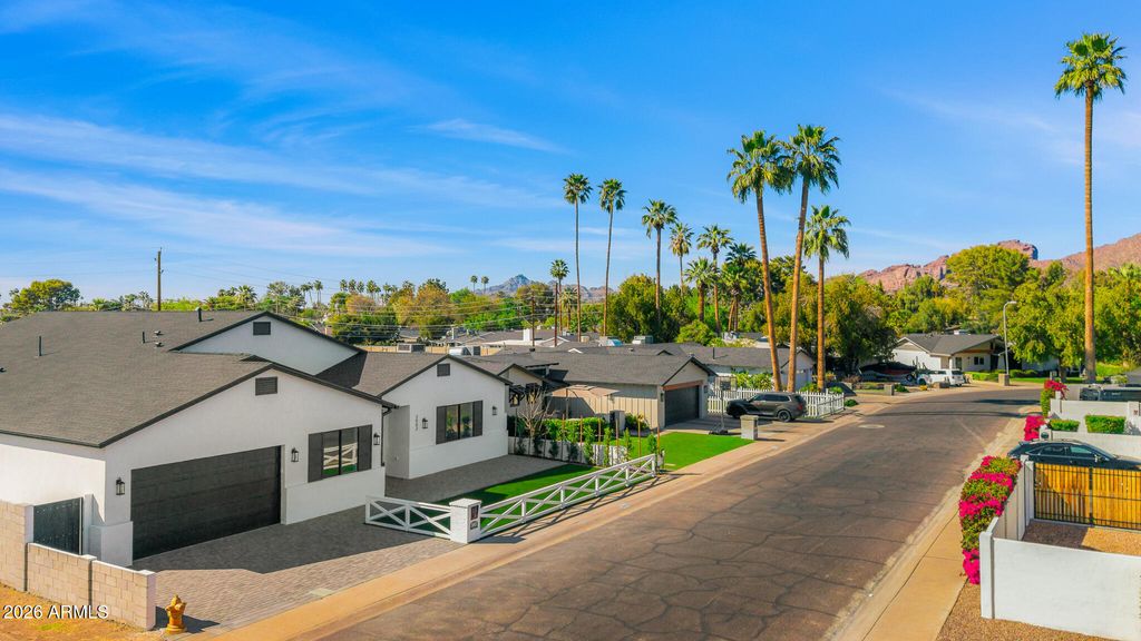 Photo of 3002 N 53rd Place, Phoenix, AZ 85018 (MLS # 6999889)