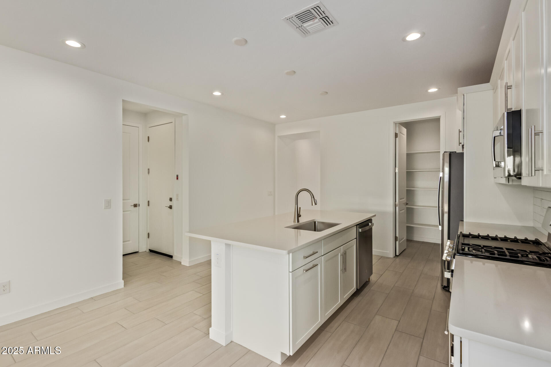 15829 W VOGEL Avenue