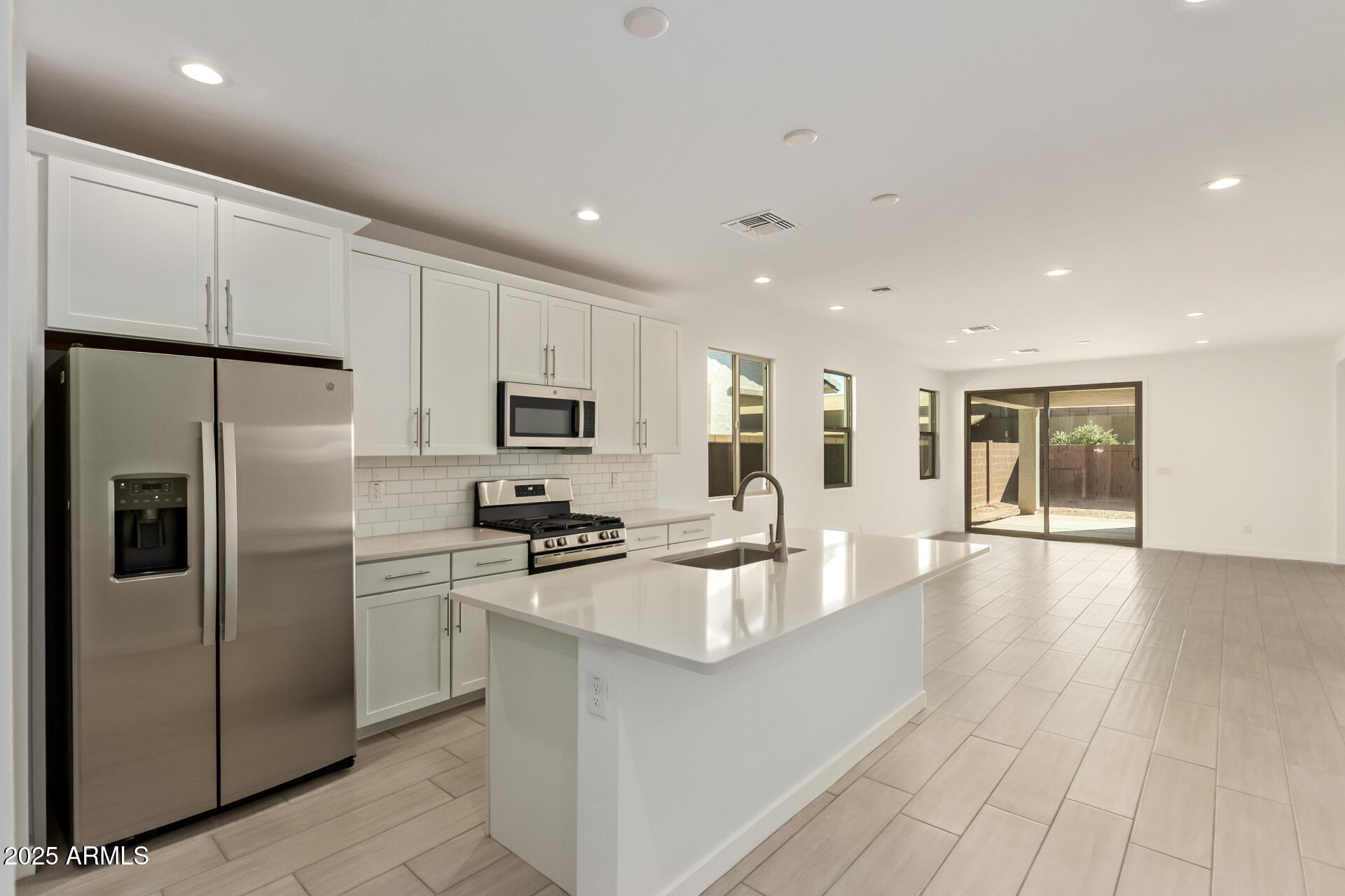 15829 W VOGEL Avenue