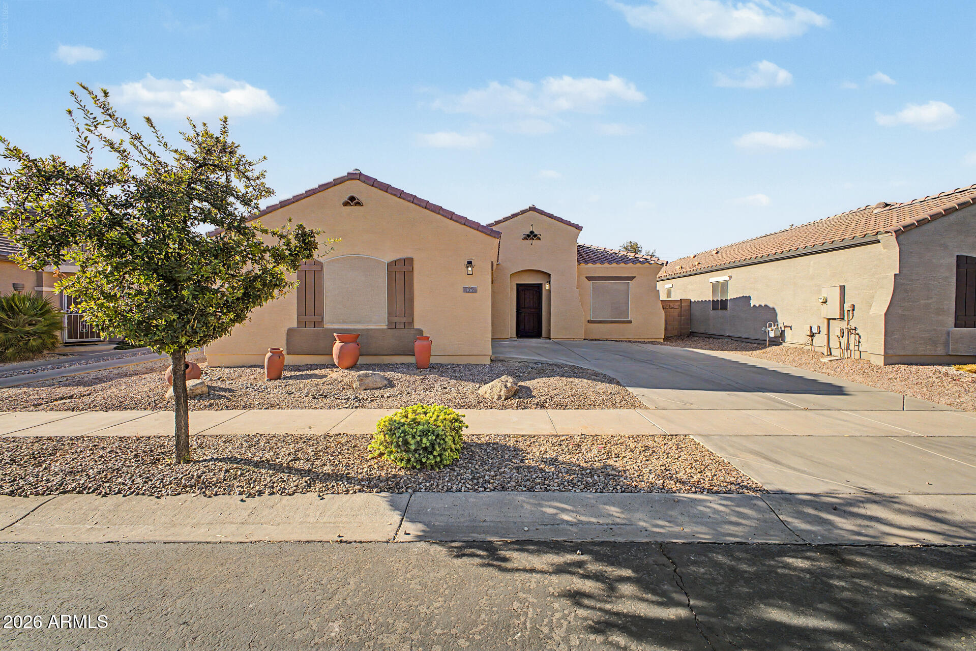 706 E LAS COLINAS Place