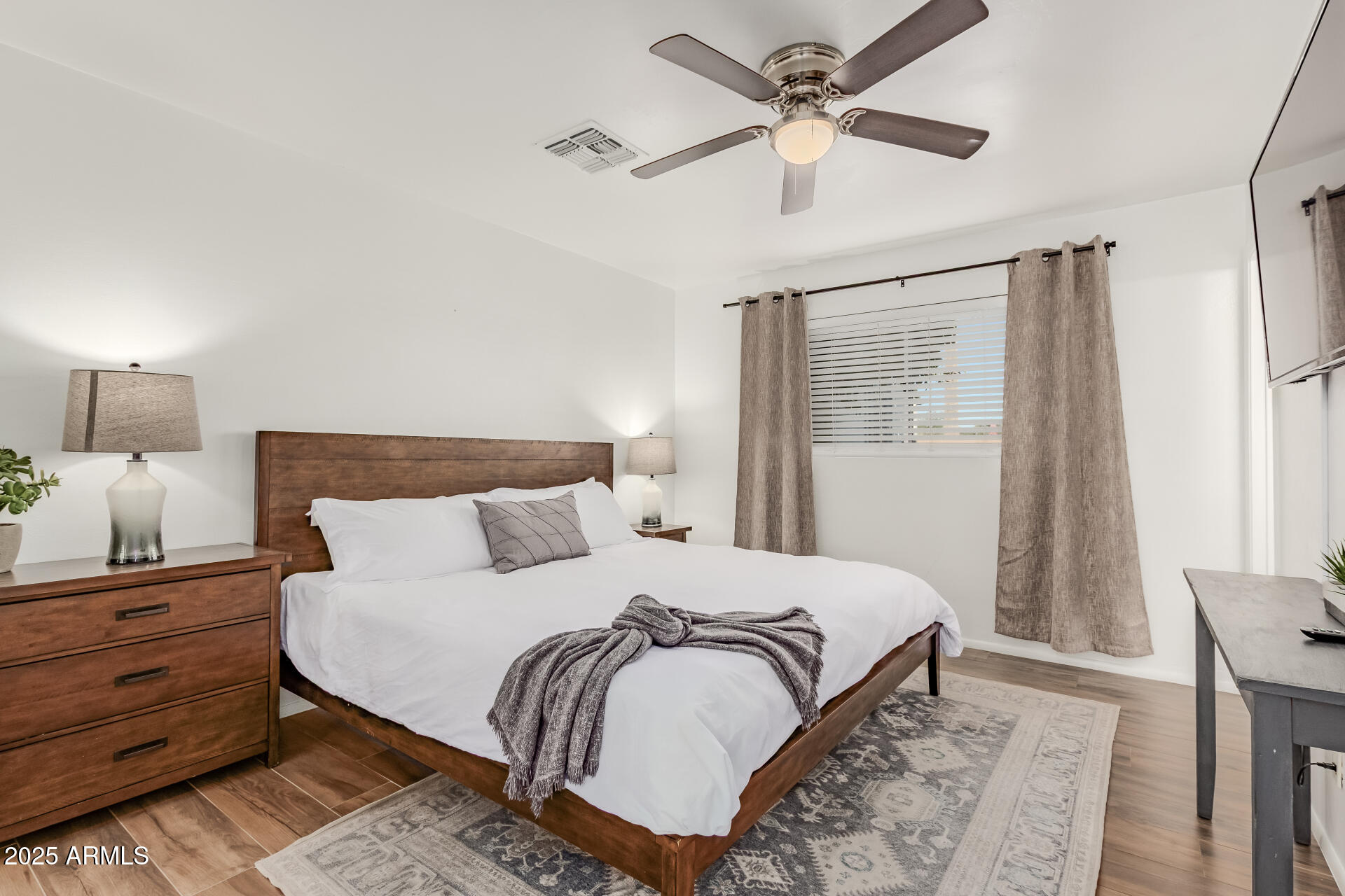 8602 E CAMBRIDGE Avenue