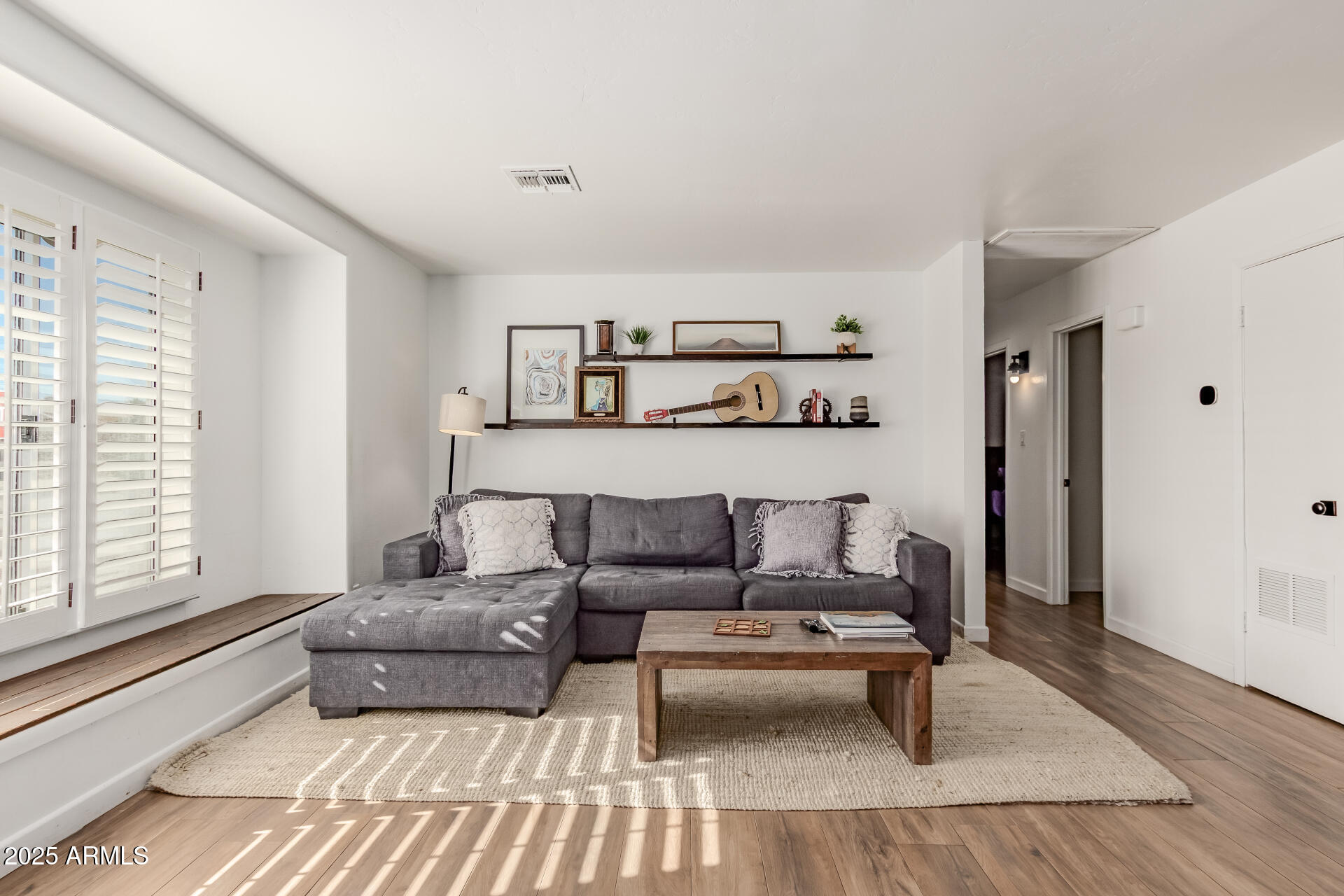 8602 E CAMBRIDGE Avenue