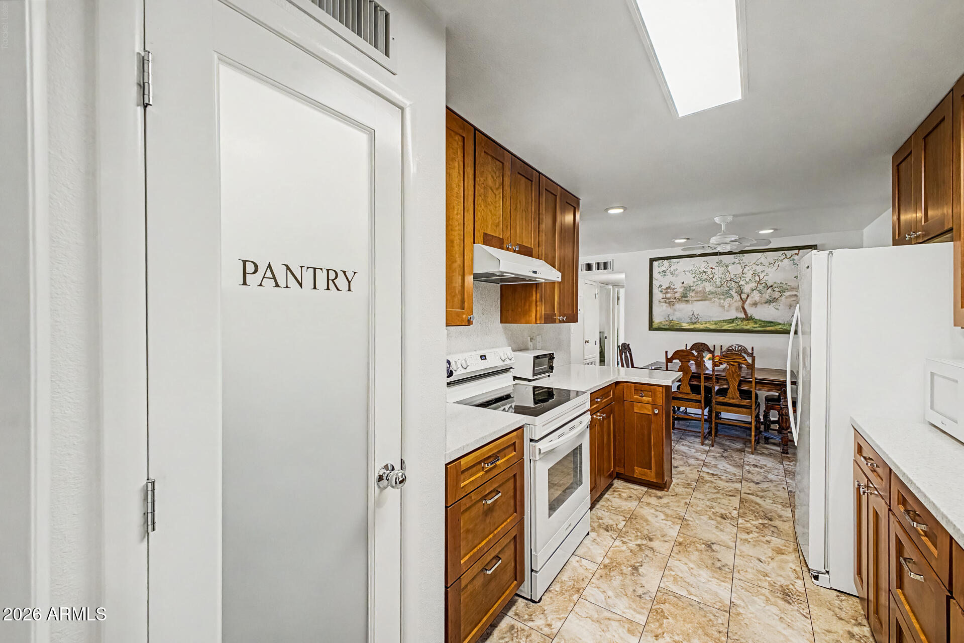 425 S ROSEMONT --
