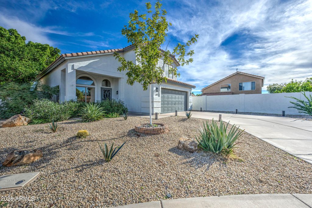 Photo of 1337 N Thunderbird Court, Gilbert, AZ 85234 (MLS # 6952296)