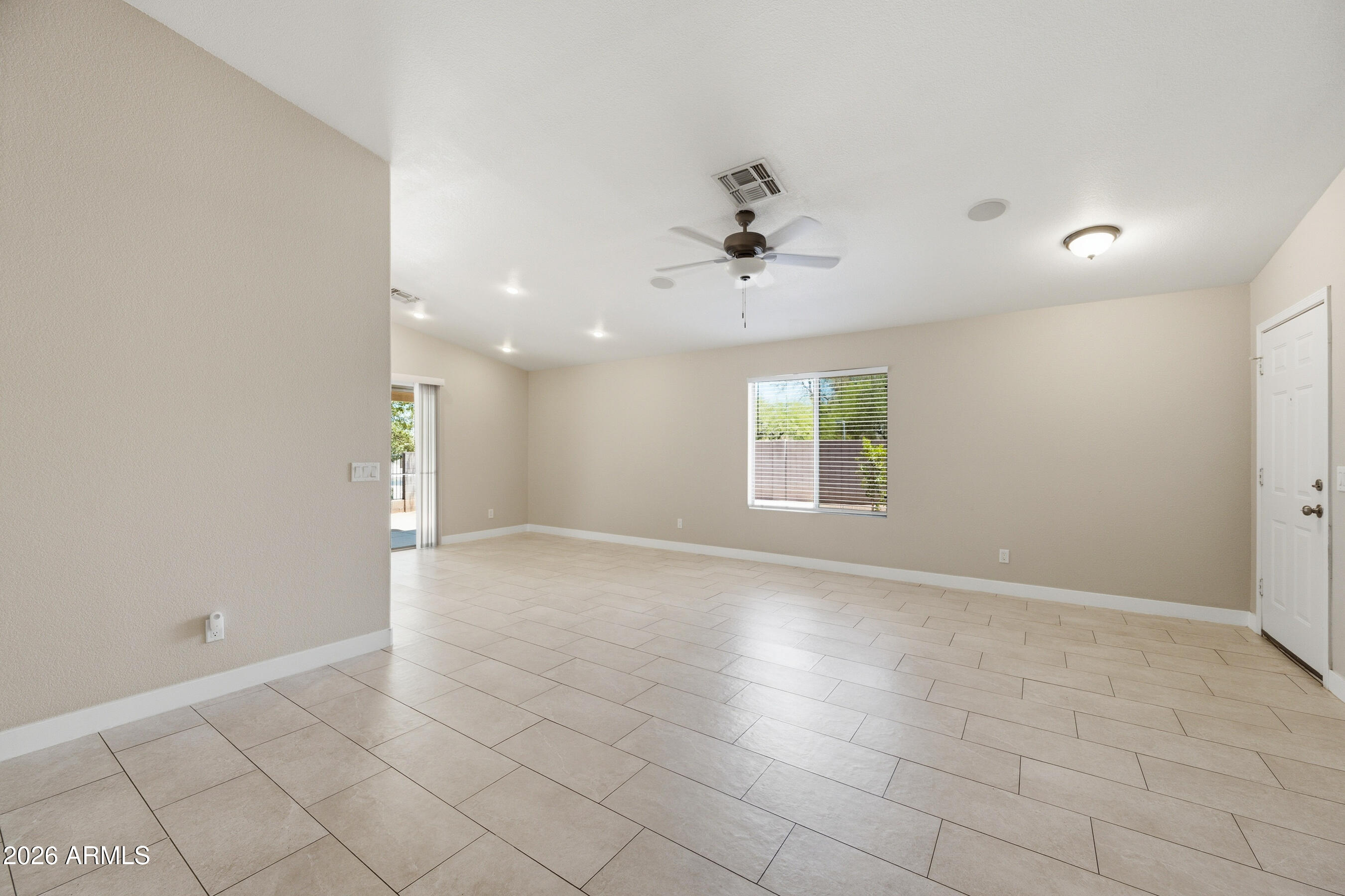 1616 E DESERT Lane
