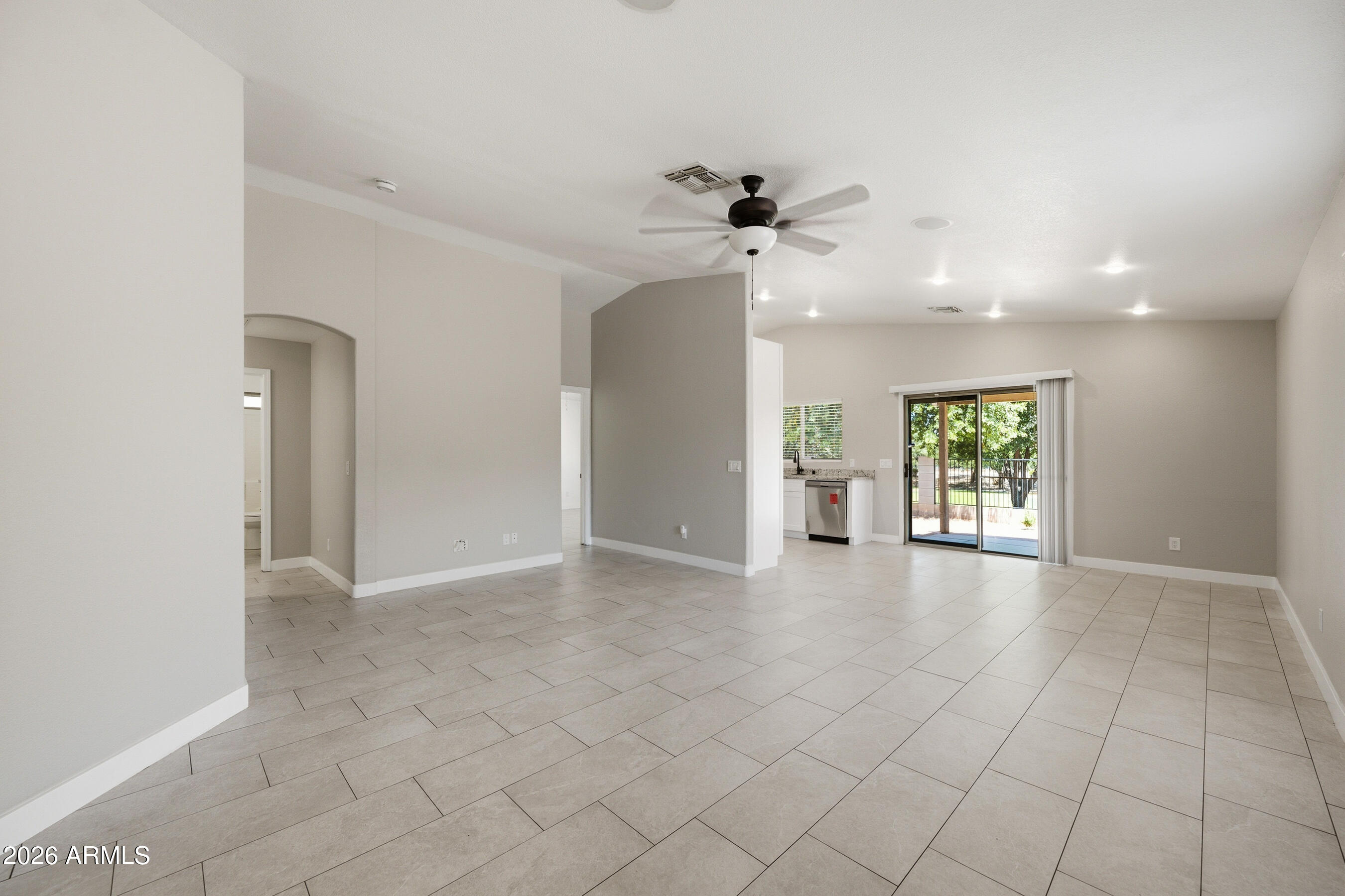 1616 E DESERT Lane