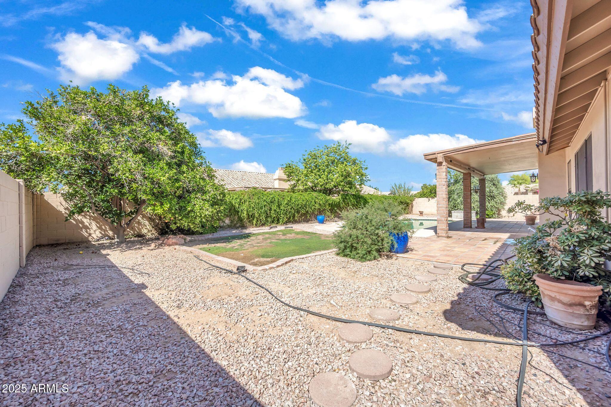 1252 N HAZELTON Drive