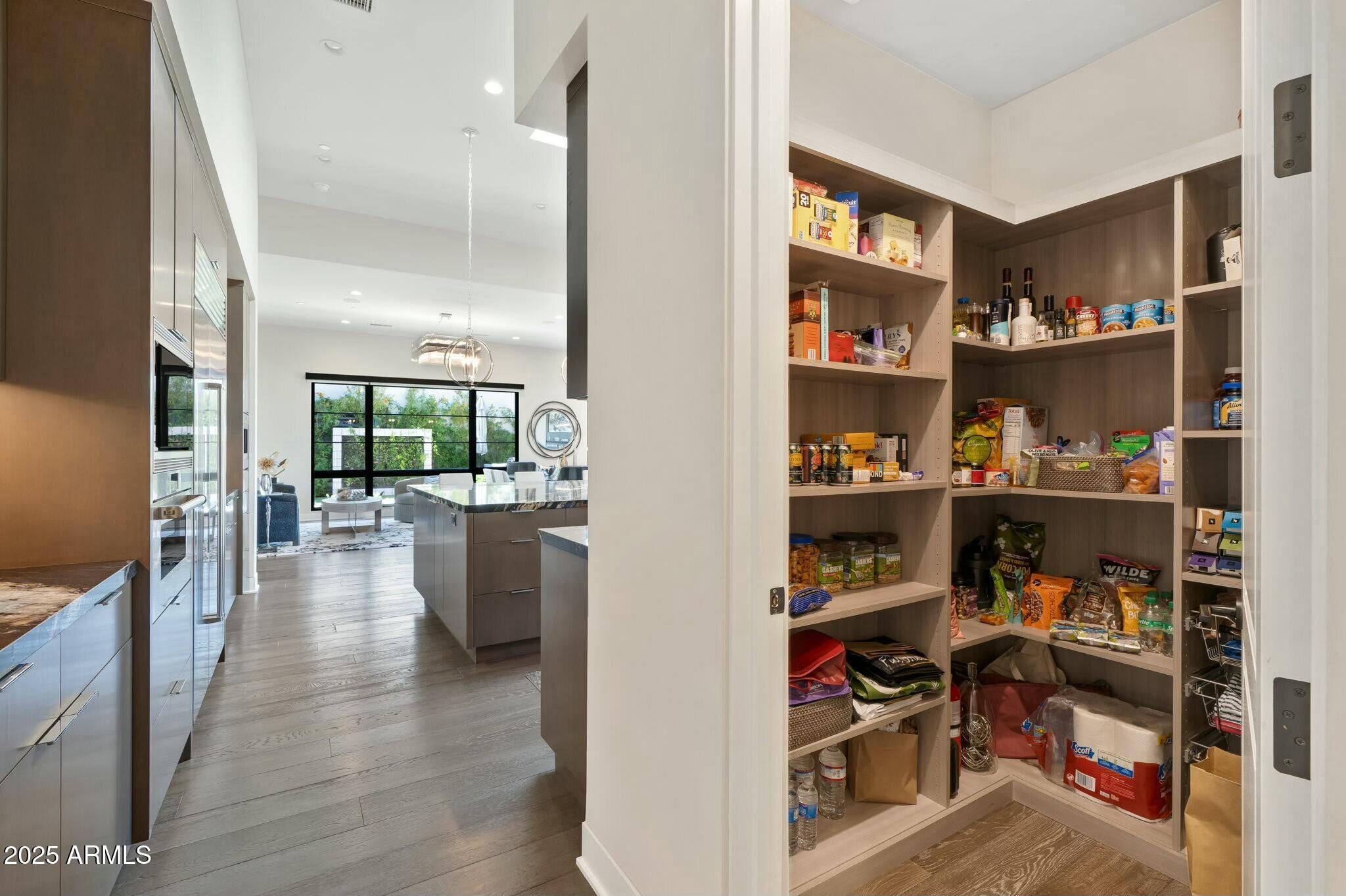 Paradise Valley, Arizona 85253, United States, 3 Bedrooms Bedrooms, ,4 BathroomsBathrooms,Residential,Pending,105921