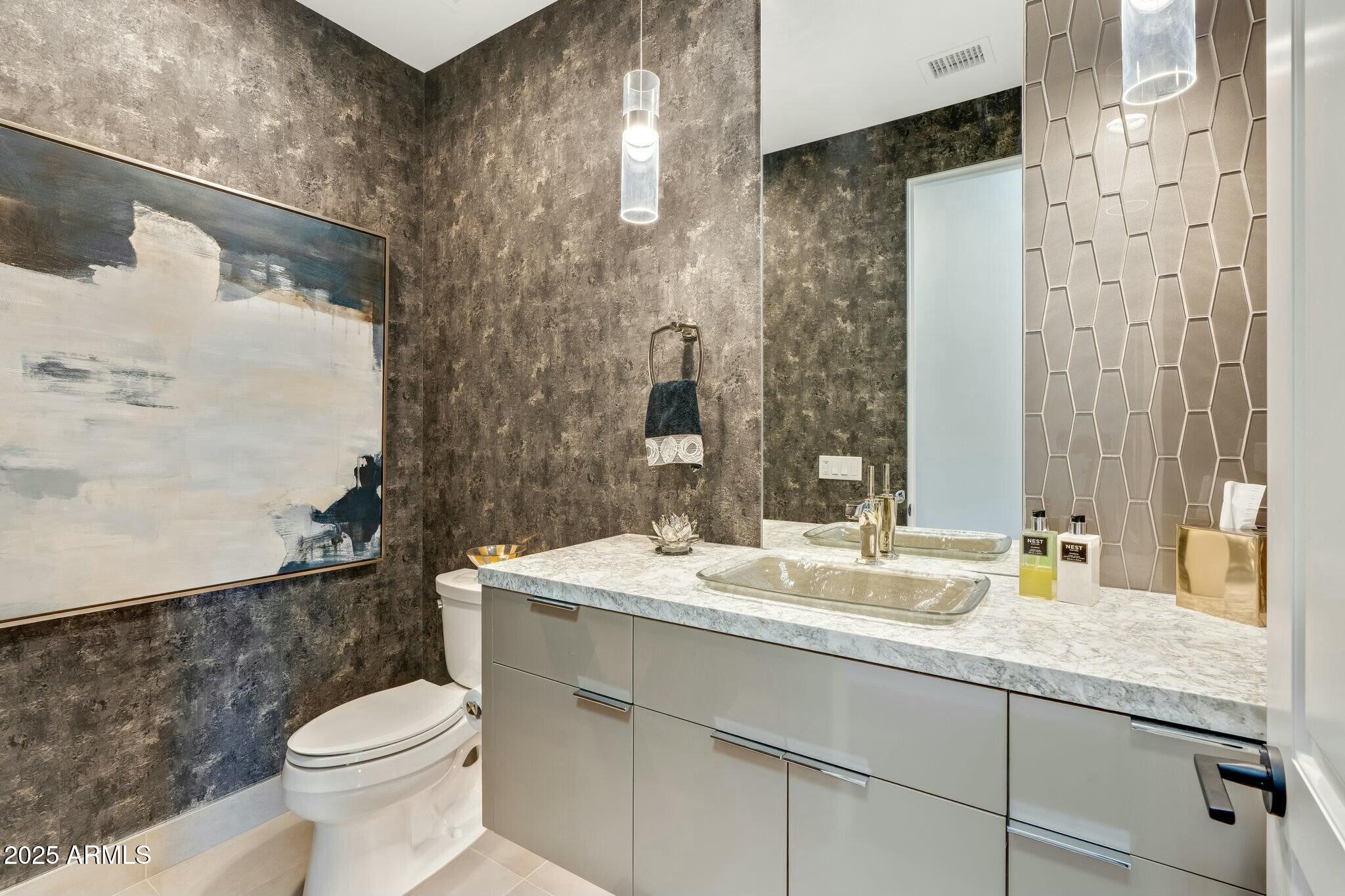 Paradise Valley, Arizona 85253, United States, 3 Bedrooms Bedrooms, ,4 BathroomsBathrooms,Residential,Pending,105921