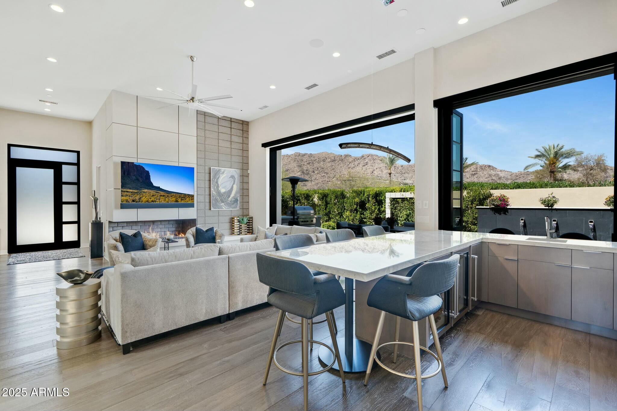 Paradise Valley, Arizona 85253, United States, 3 Bedrooms Bedrooms, ,4 BathroomsBathrooms,Residential,Pending,105921