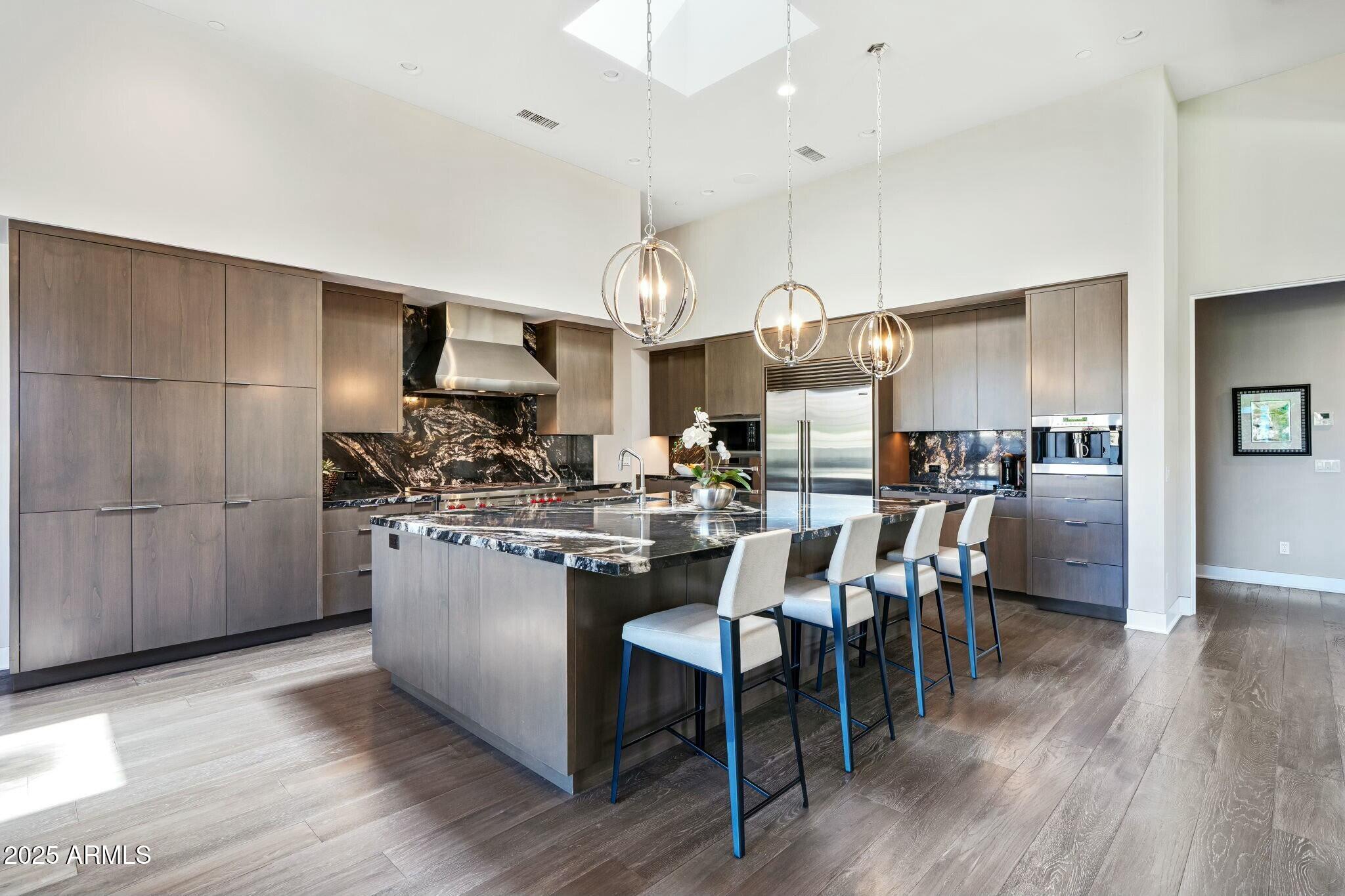 Paradise Valley, Arizona 85253, United States, 3 Bedrooms Bedrooms, ,4 BathroomsBathrooms,Residential,Pending,105921