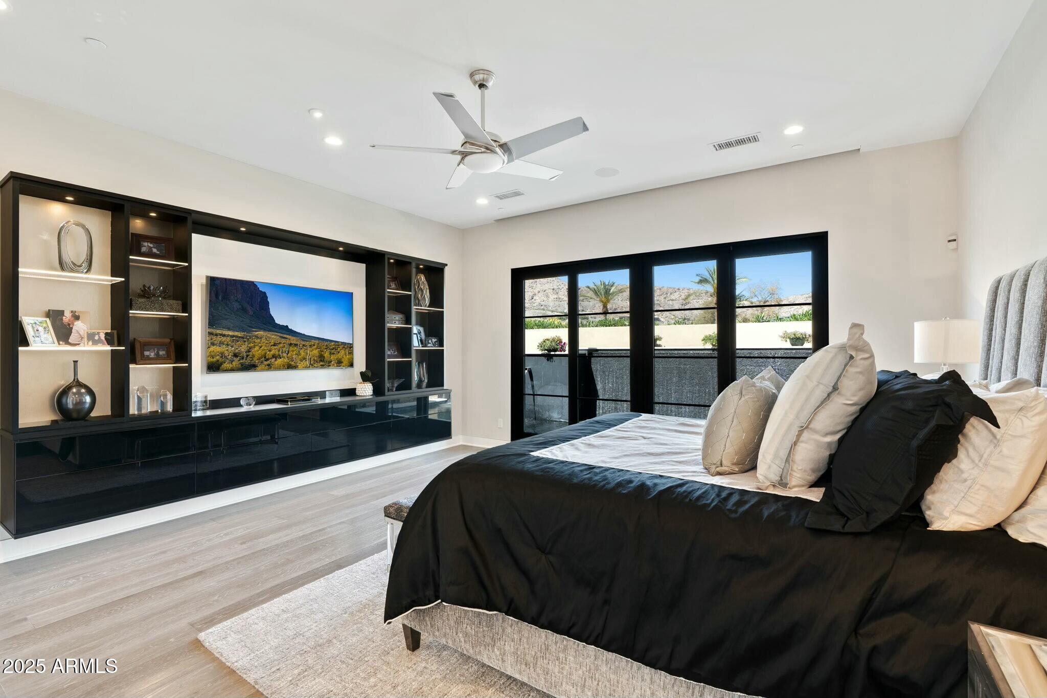 Paradise Valley, Arizona 85253, United States, 3 Bedrooms Bedrooms, ,4 BathroomsBathrooms,Residential,Pending,105921