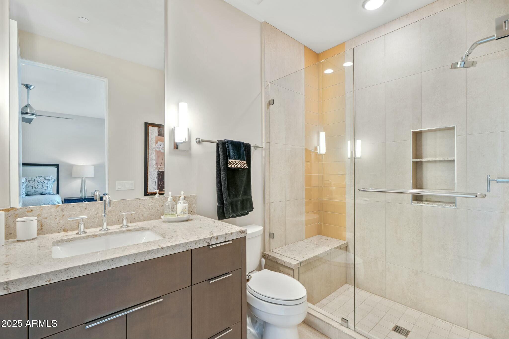 Paradise Valley, Arizona 85253, United States, 3 Bedrooms Bedrooms, ,4 BathroomsBathrooms,Residential,Pending,105921