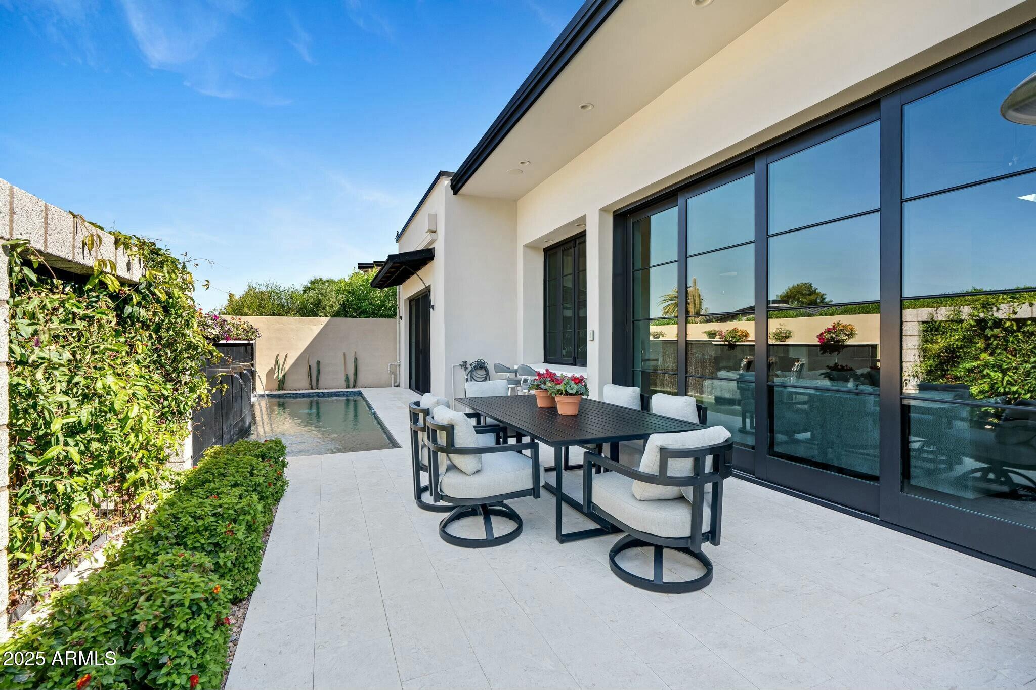 Paradise Valley, Arizona 85253, United States, 3 Bedrooms Bedrooms, ,4 BathroomsBathrooms,Residential,Pending,105921