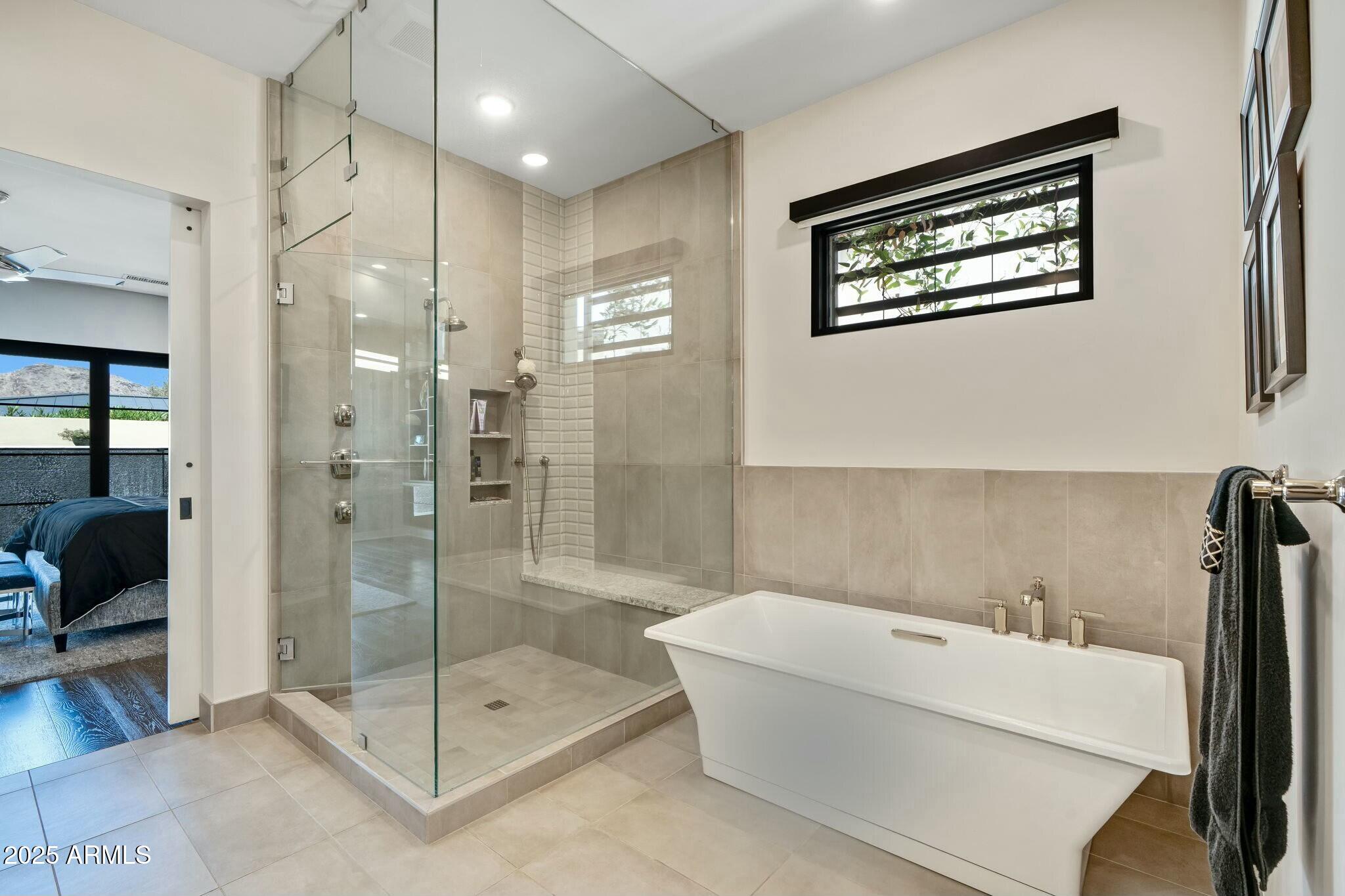 Paradise Valley, Arizona 85253, United States, 3 Bedrooms Bedrooms, ,4 BathroomsBathrooms,Residential,Pending,105921