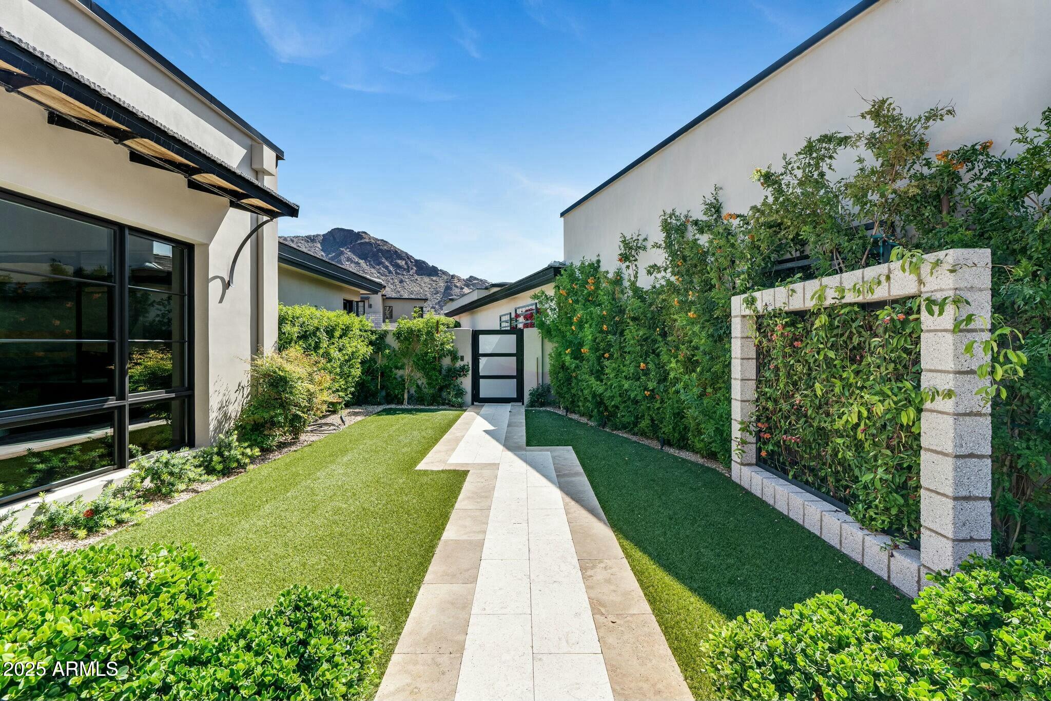 Paradise Valley, Arizona 85253, United States, 3 Bedrooms Bedrooms, ,4 BathroomsBathrooms,Residential,Pending,105921