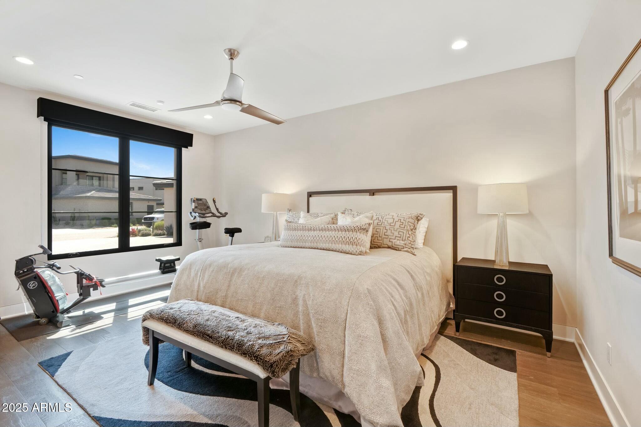 Paradise Valley, Arizona 85253, United States, 3 Bedrooms Bedrooms, ,4 BathroomsBathrooms,Residential,Pending,105921