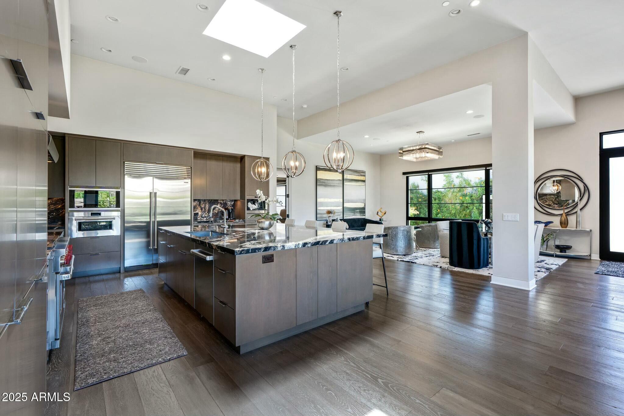 Paradise Valley, Arizona 85253, United States, 3 Bedrooms Bedrooms, ,4 BathroomsBathrooms,Residential,Pending,105921