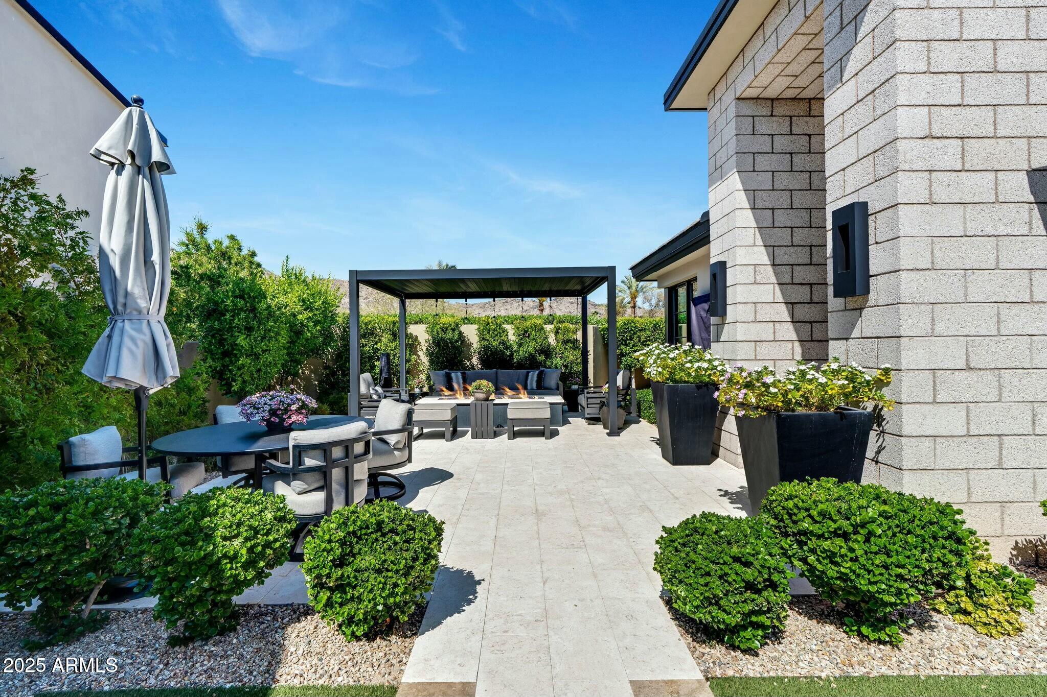 Paradise Valley, Arizona 85253, United States, 3 Bedrooms Bedrooms, ,4 BathroomsBathrooms,Residential,Pending,105921