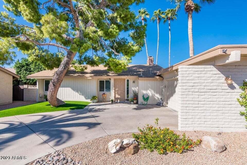 7526 N Vía De La Campana B --