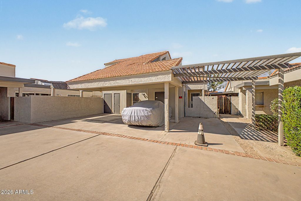 Photo of 2415 W Greenway Road #3, Phoenix, AZ 85023 (MLS # 7013448)
