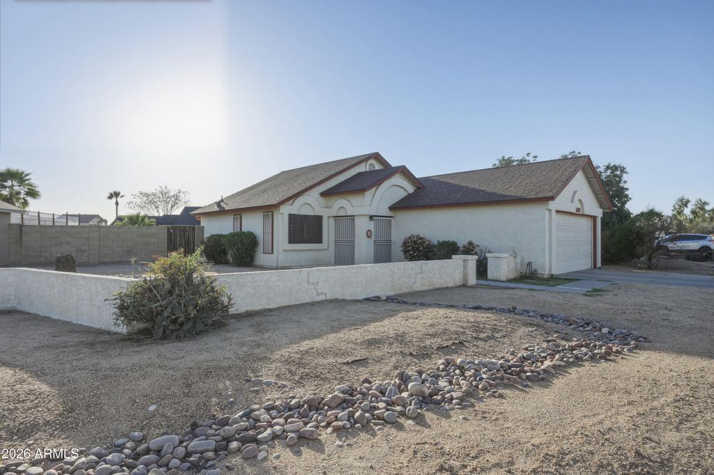 Photo of 7408 N 68th Drive, Glendale, AZ 85303 (MLS # 6994481)