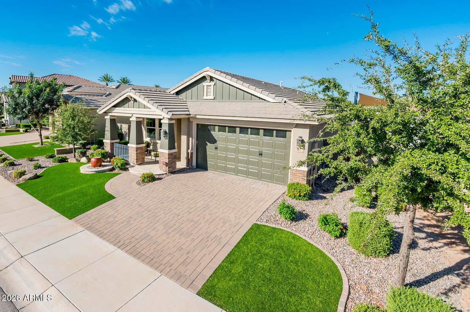 34812 N ARCADIA Drive