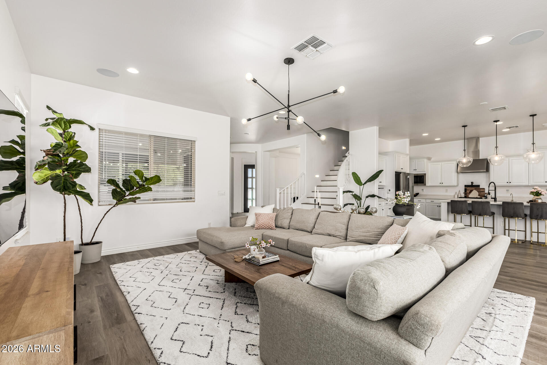 8502 W MYRTLE Avenue