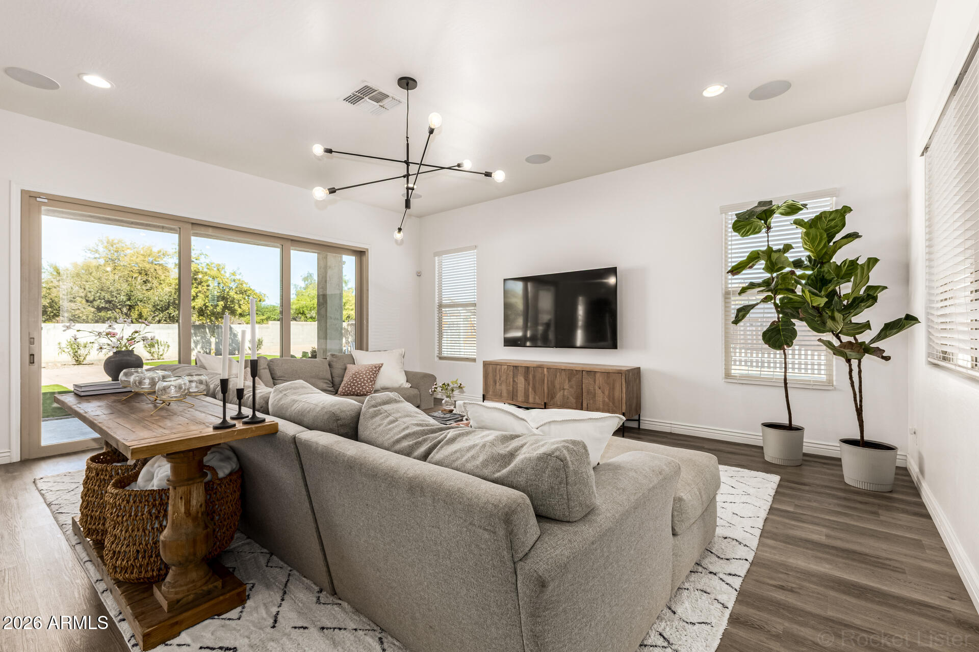 8502 W MYRTLE Avenue