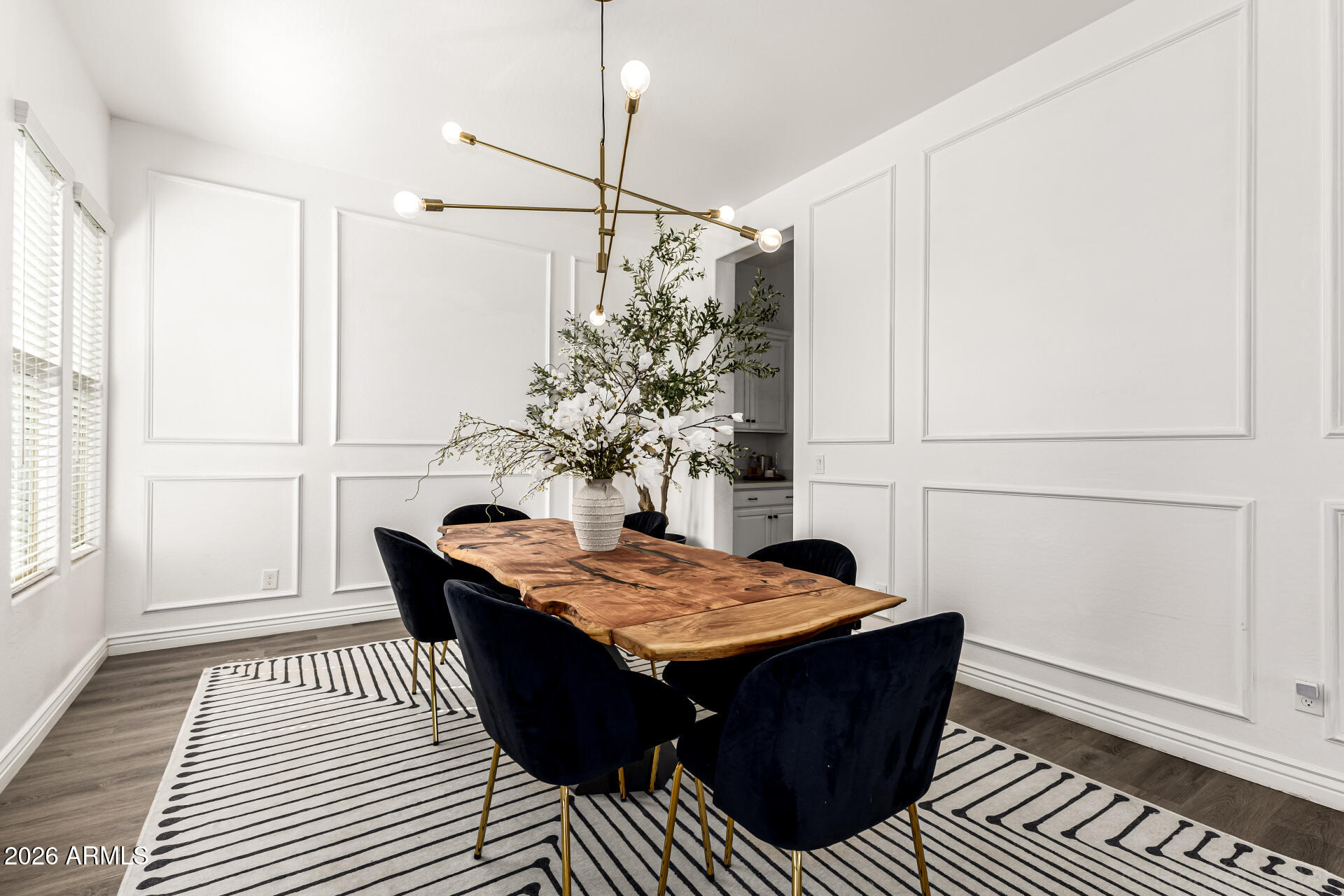 8502 W MYRTLE Avenue